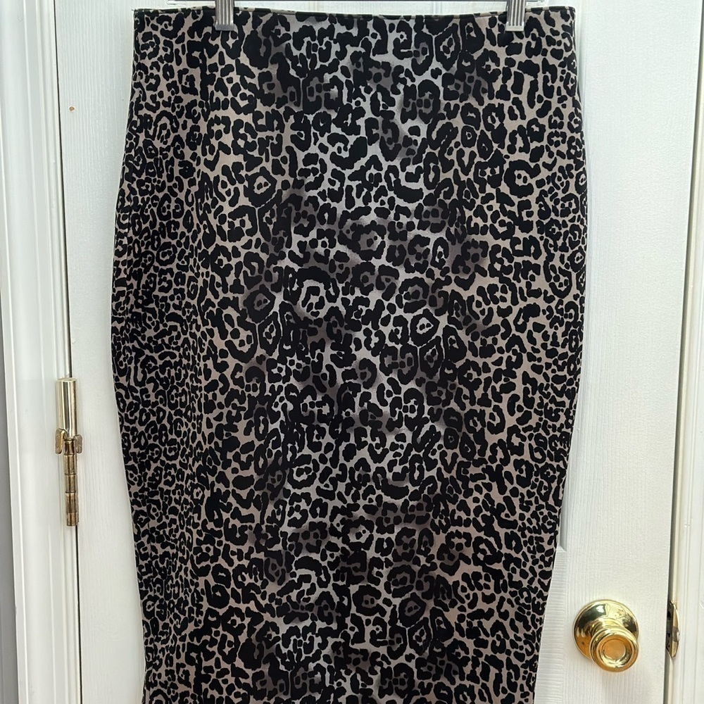 Apt 9 cheetah, leopard print  Black Silver Grey size‎ large skirt s1105